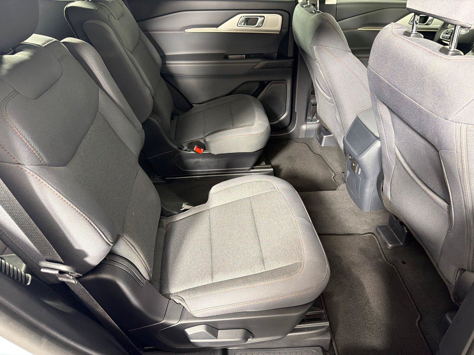 Used 2026 Ford Explorer Active RWD image 15