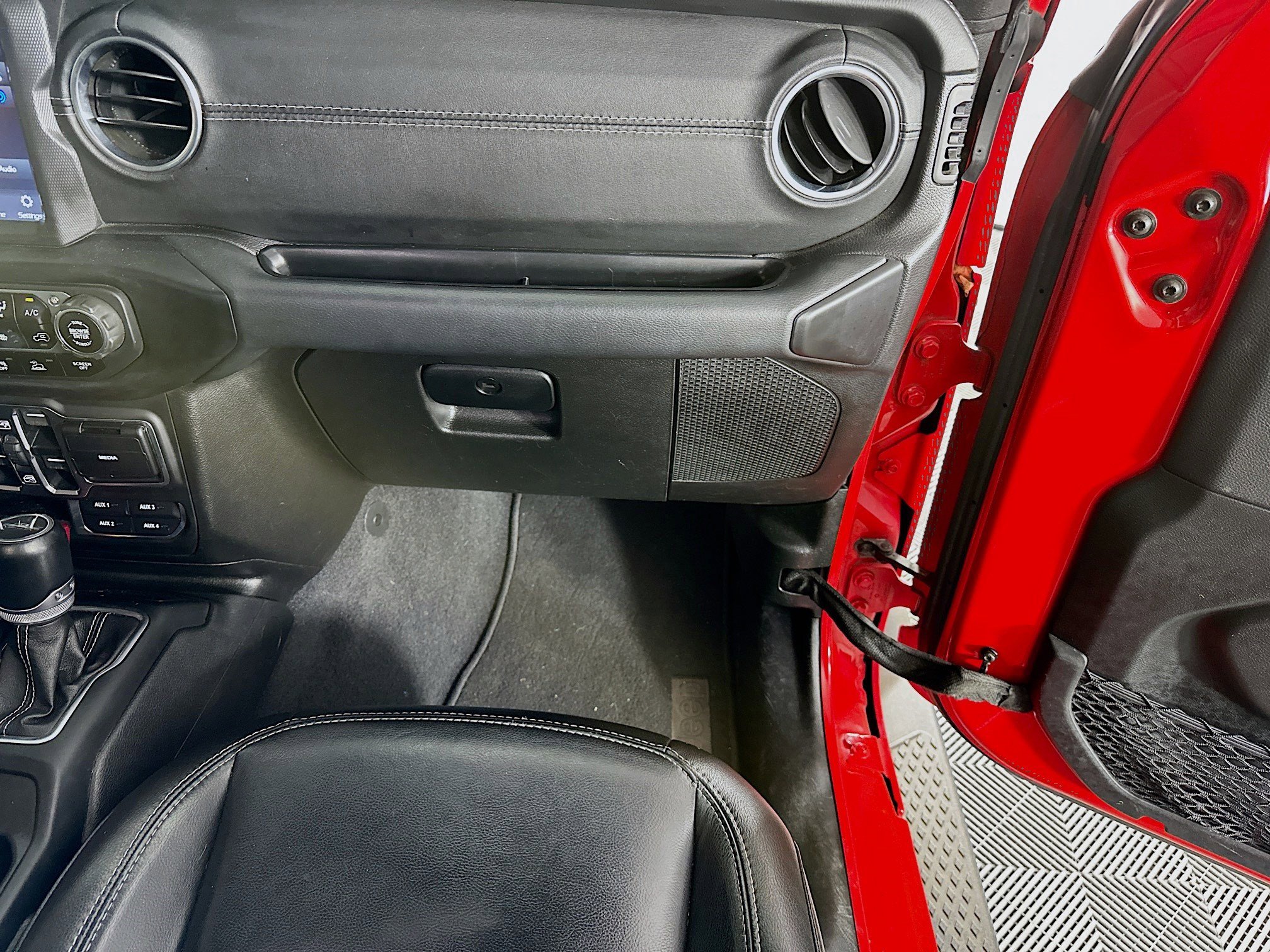 Used 2020 Jeep Gladiator Overland image 33