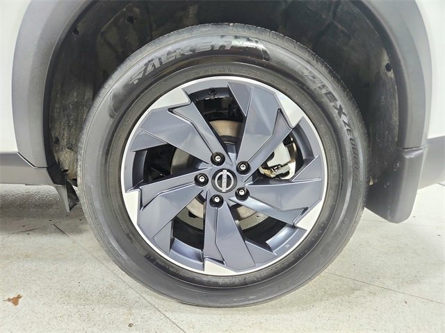 Used 2024 Nissan Rogue SV w/ SV Premium Package image 43