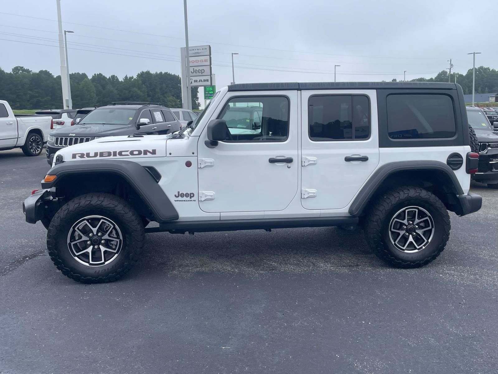 Used 2026 Jeep Wrangler Unlimited Rubicon AWD/4WD image 7
