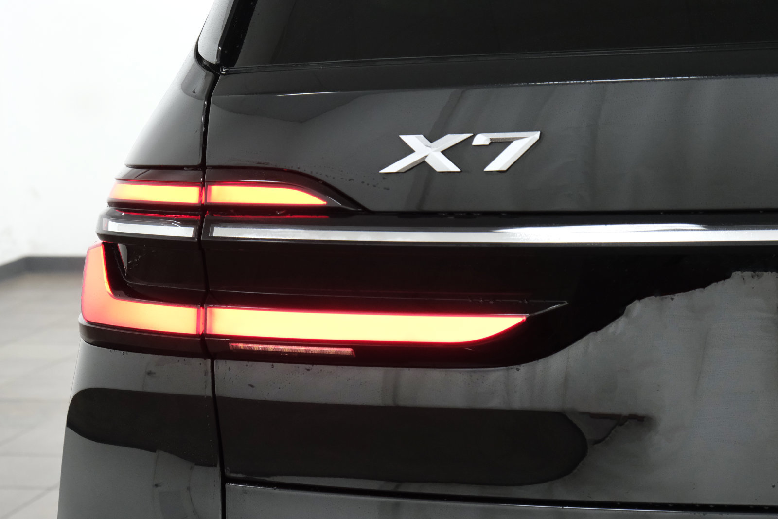 Used 2023 BMW X7 xDrive40i w/ Executive Package AWD/4WD image 4