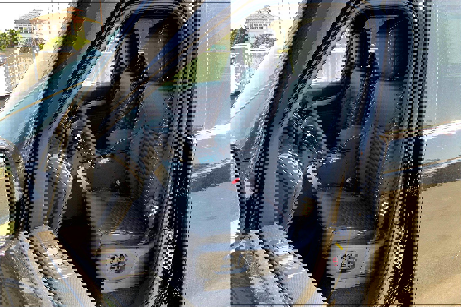 New 2025 Land Rover Discovery Dynamic SE image 13