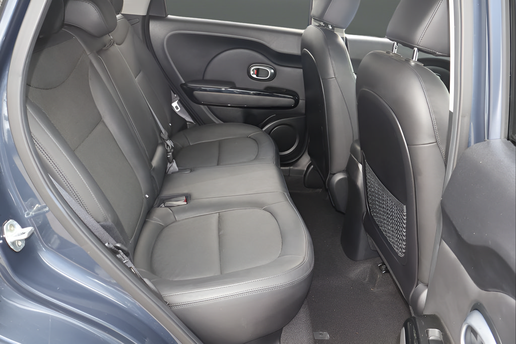 Used 2016 Kia Soul ! FWD image 17