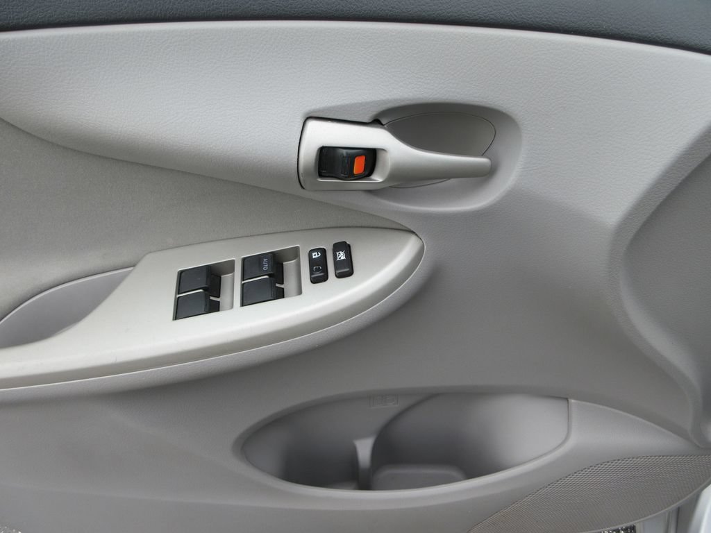 Used 2012 Toyota Corolla LE FWD image 21