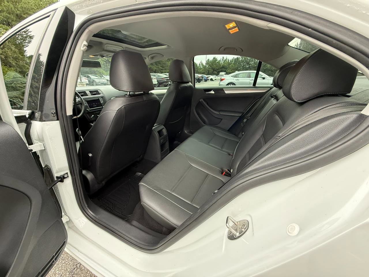 Used 2018 Volkswagen Jetta SE FWD image 10