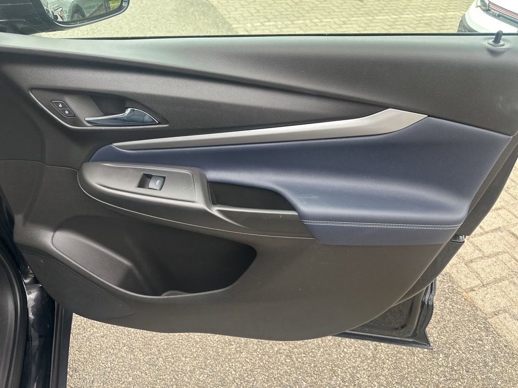 Used 2023 Chevrolet Bolt EUV LT w/ Convenience Package FWD image 32