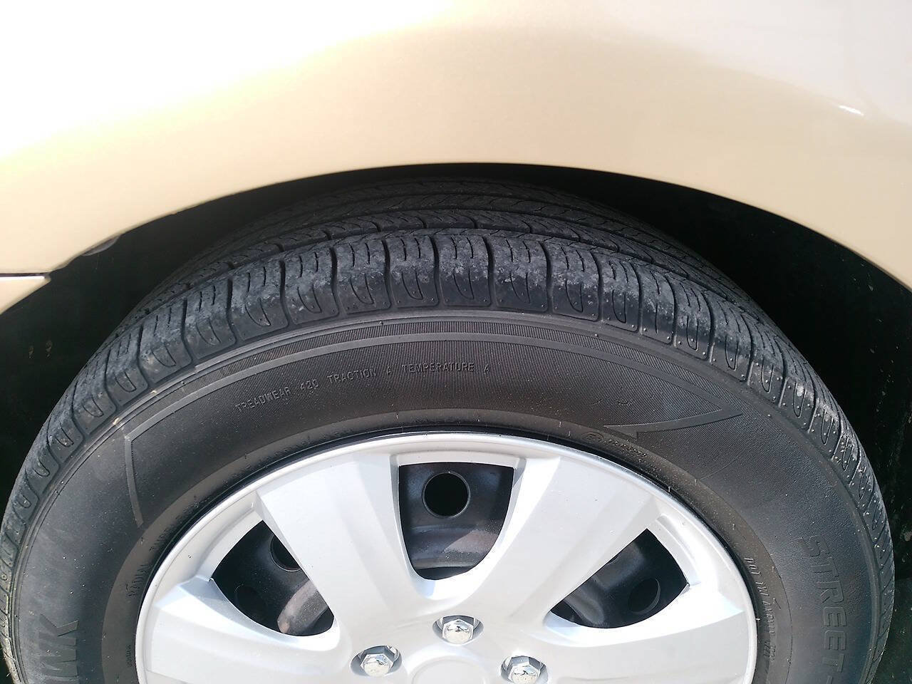 Used 2010 Toyota Camry LE FWD image 19