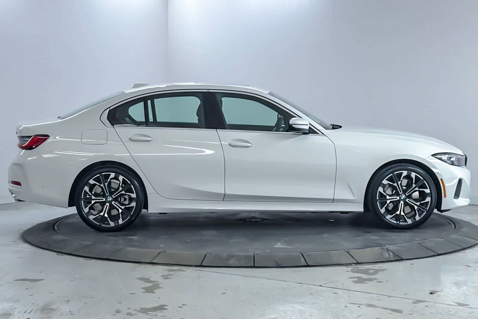 Used 2025 BMW 330i Sedan w/ Premium Package image 8