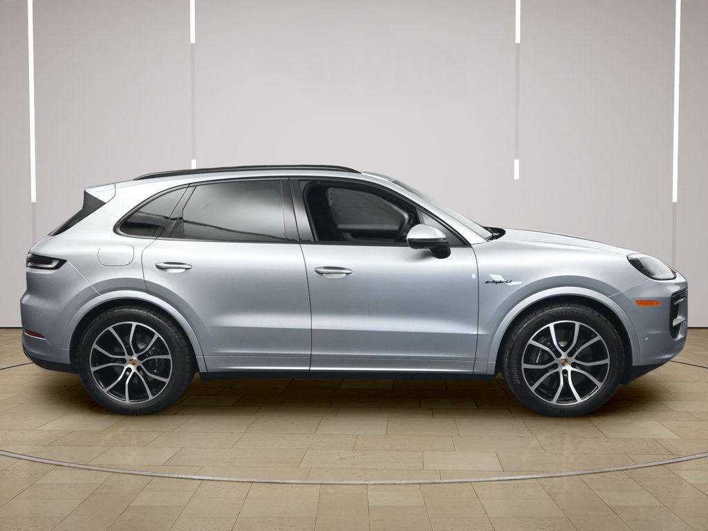 Certified 2025 Porsche Cayenne E-Hybrid AWD/4WD image 24