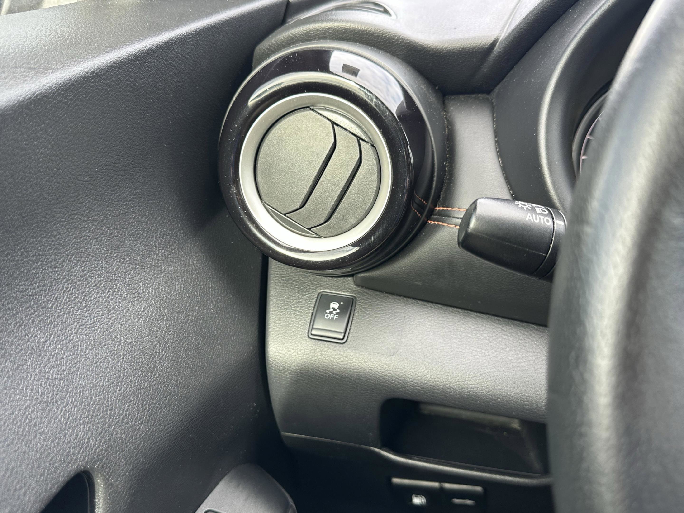 Certified 2019 Nissan Kicks SR w/ SR Premium Package FWD image 27