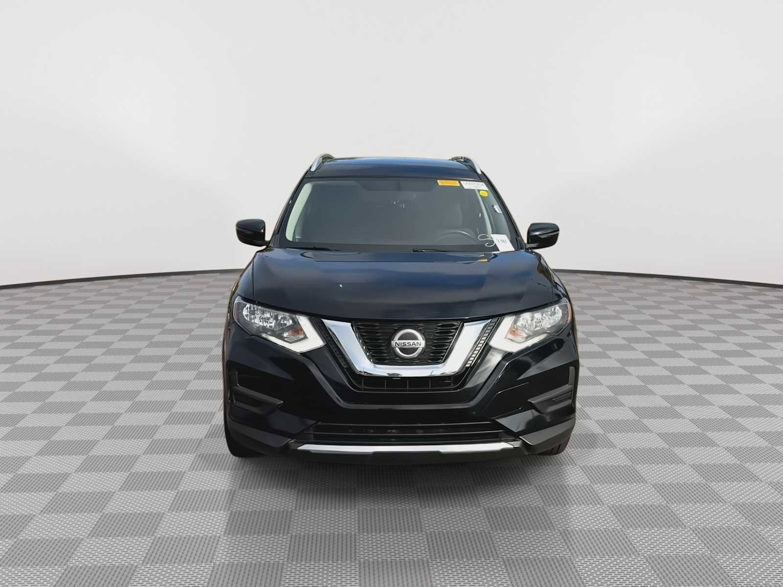 Used 2018 Nissan Rogue SV image 3