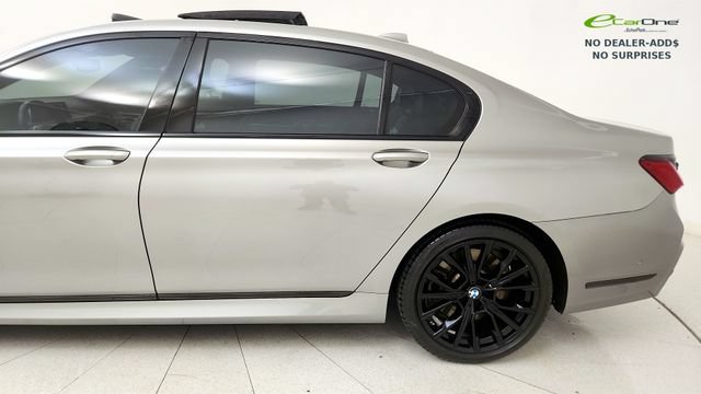 Used 2022 BMW 750i xDrive w/ M Sport Package AWD/4WD image 19