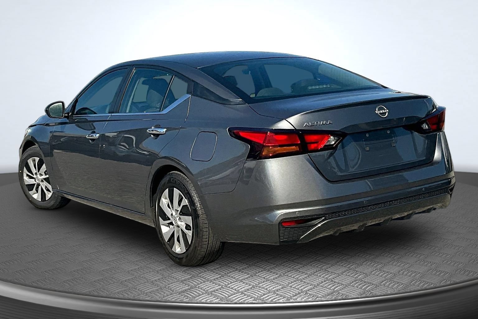 Used 2024 Nissan Altima 2.5 S FWD image 4