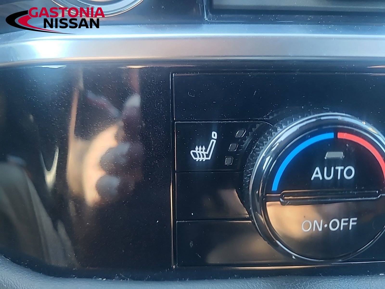 Used 2024 Nissan Pathfinder SV image 44