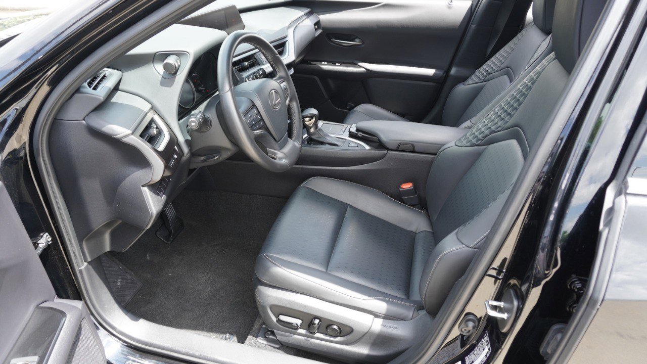 Used 2022 Lexus UX 200 w/ Accessory Package (Z2) FWD image 13