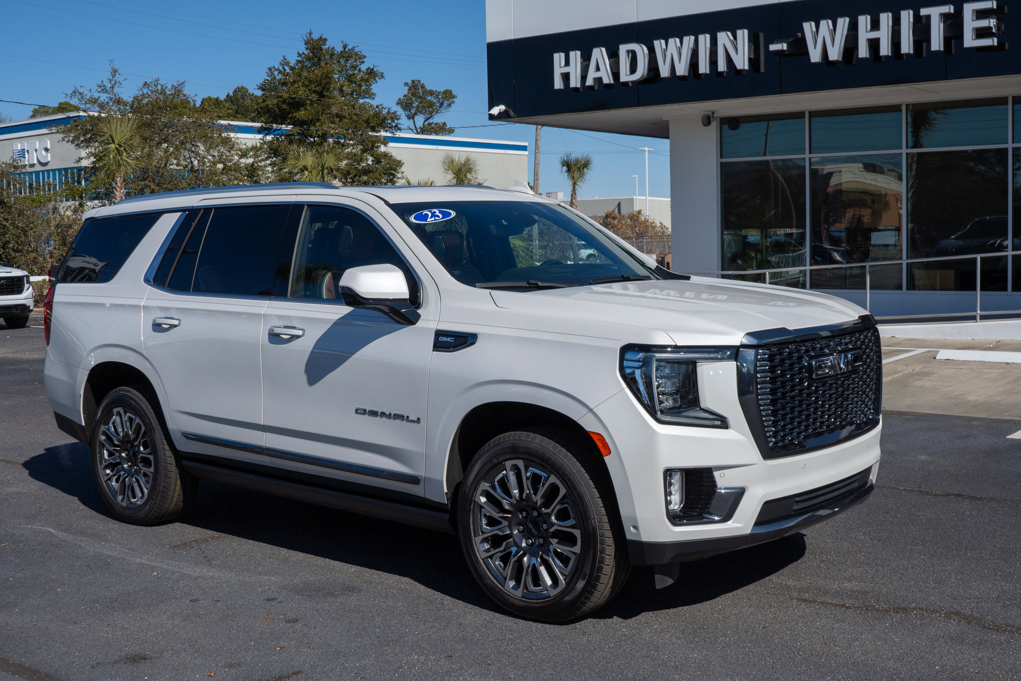 Used 2023 GMC Yukon Denali Ultimate image 1