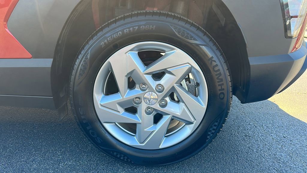 Certified 2024 Hyundai Kona SE image 11