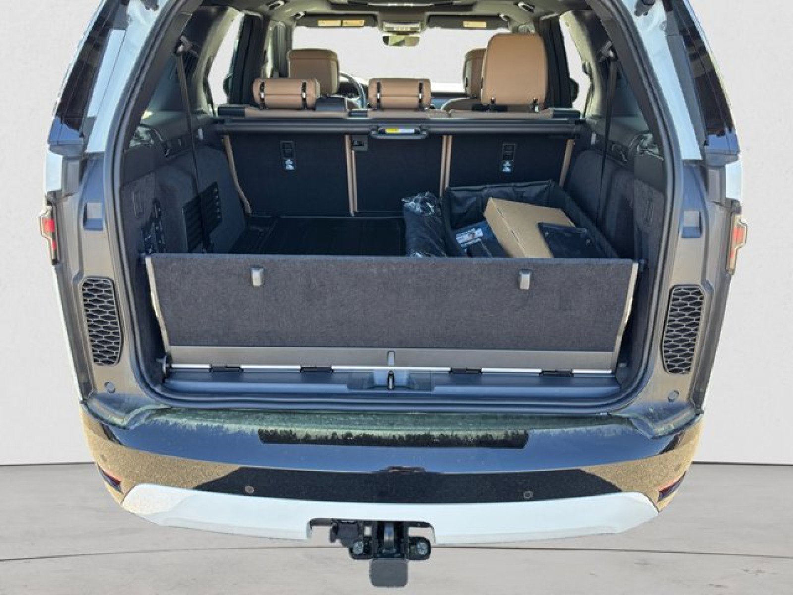 New 2025 Land Rover Discovery Dynamic SE image 19