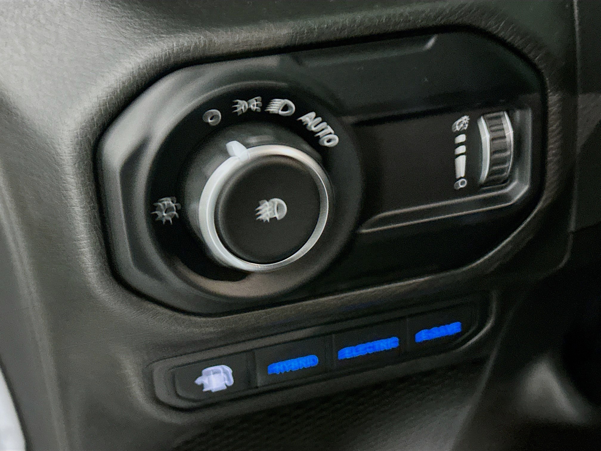 Used 2023 Jeep Wrangler Sahara image 17