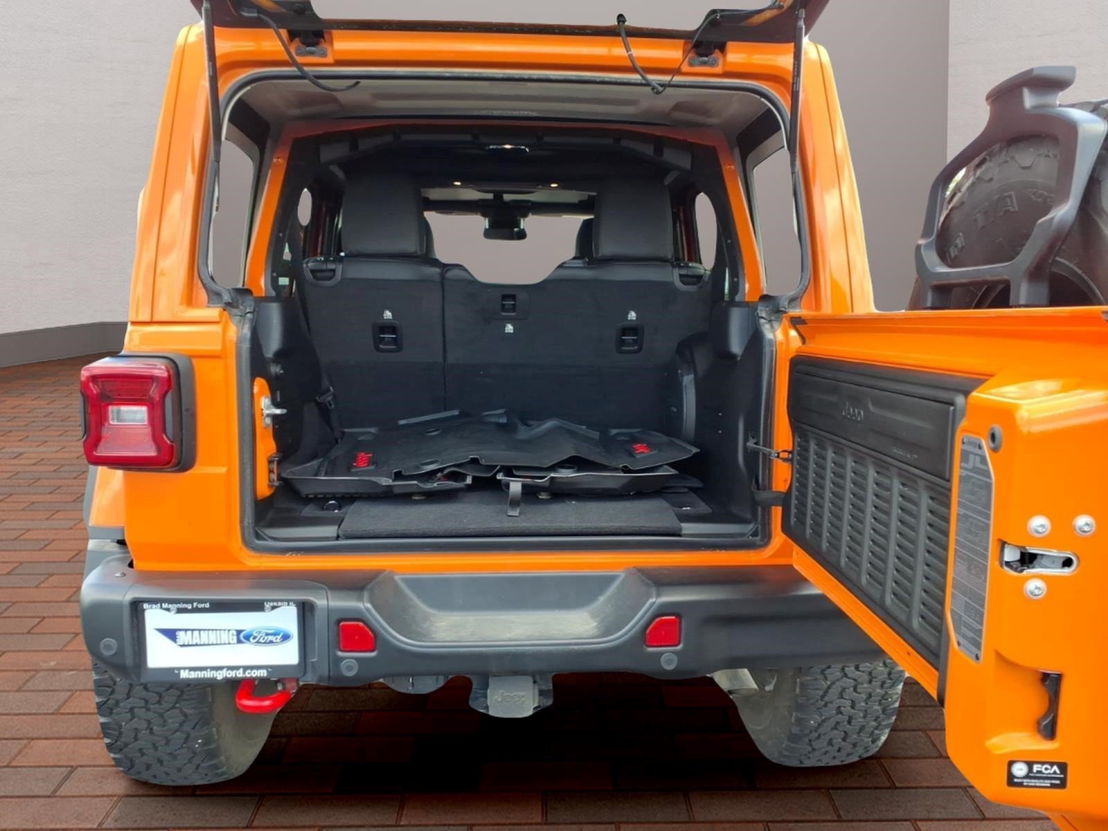 Used 2025 Jeep Wrangler Unlimited Rubicon AWD/4WD image 29