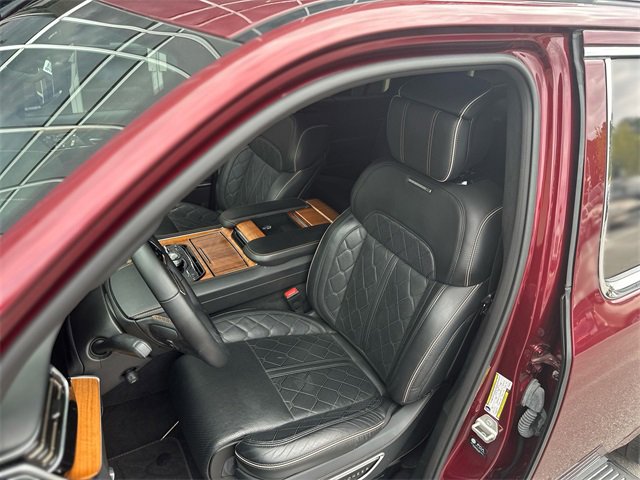 Used 2023 Jeep Grand Wagoneer Series III image 12