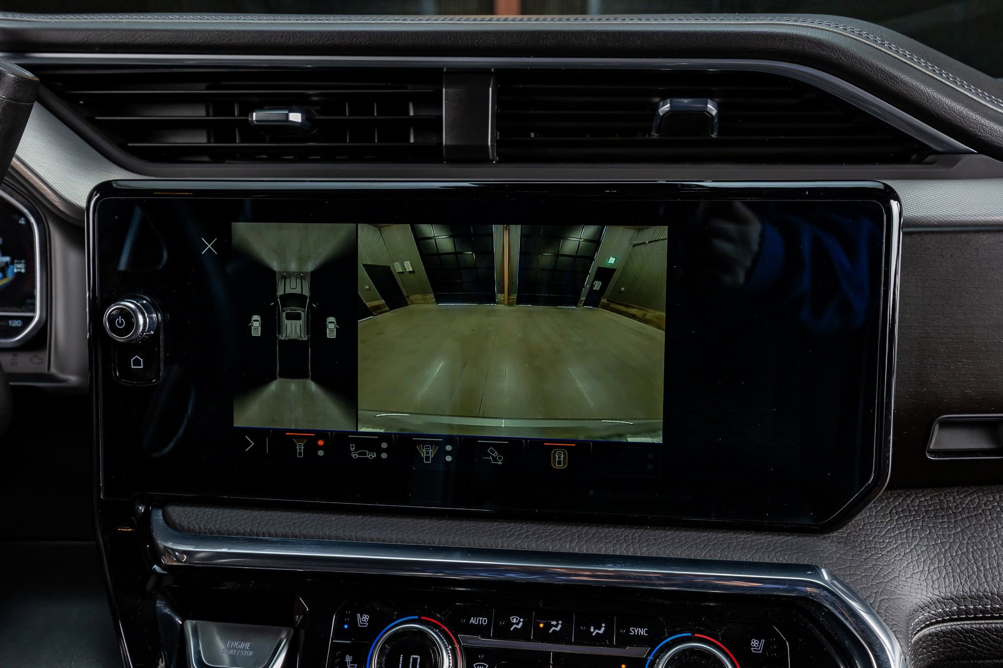 Used 2024 GMC Sierra 3500 Denali w/ Denali Reserve Package image 25