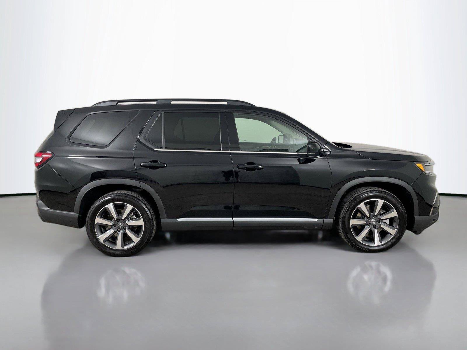 Used 2025 Honda Pilot Touring image 18