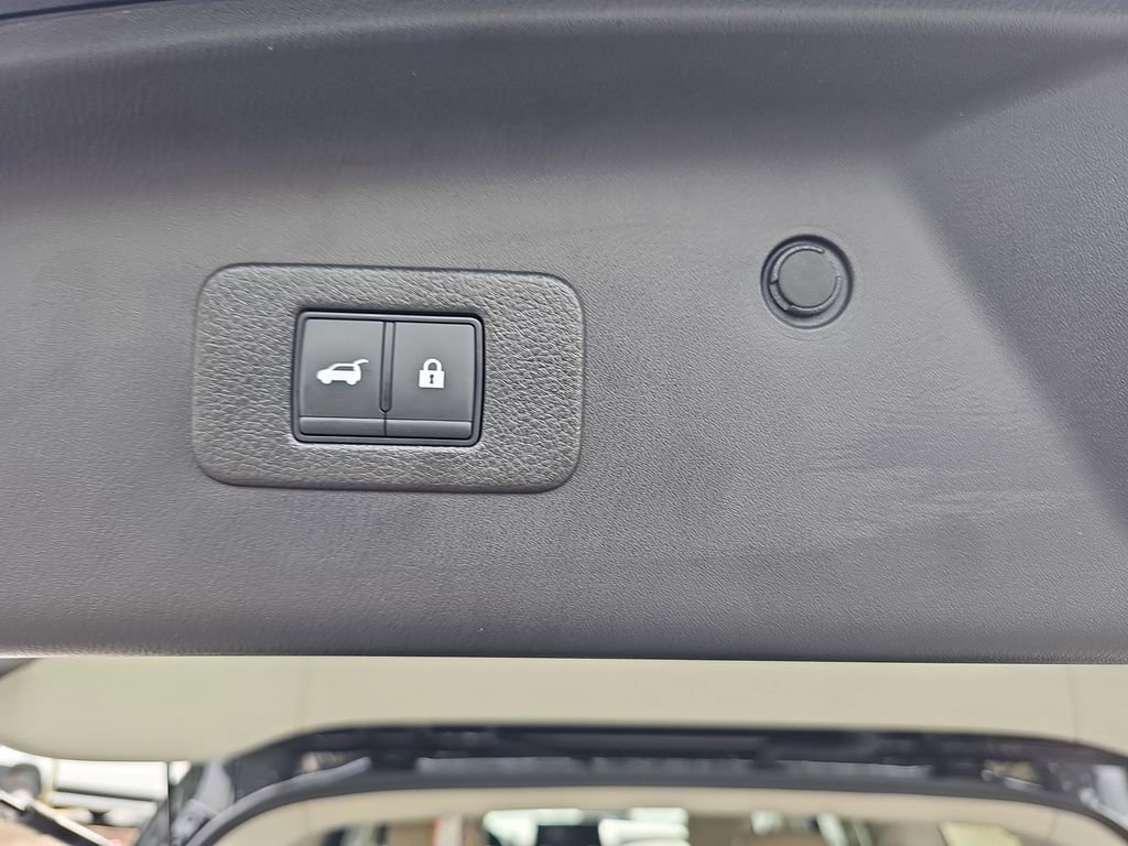 Used 2024 Nissan Armada SL w/ Captain's Chairs Package RWD image 18