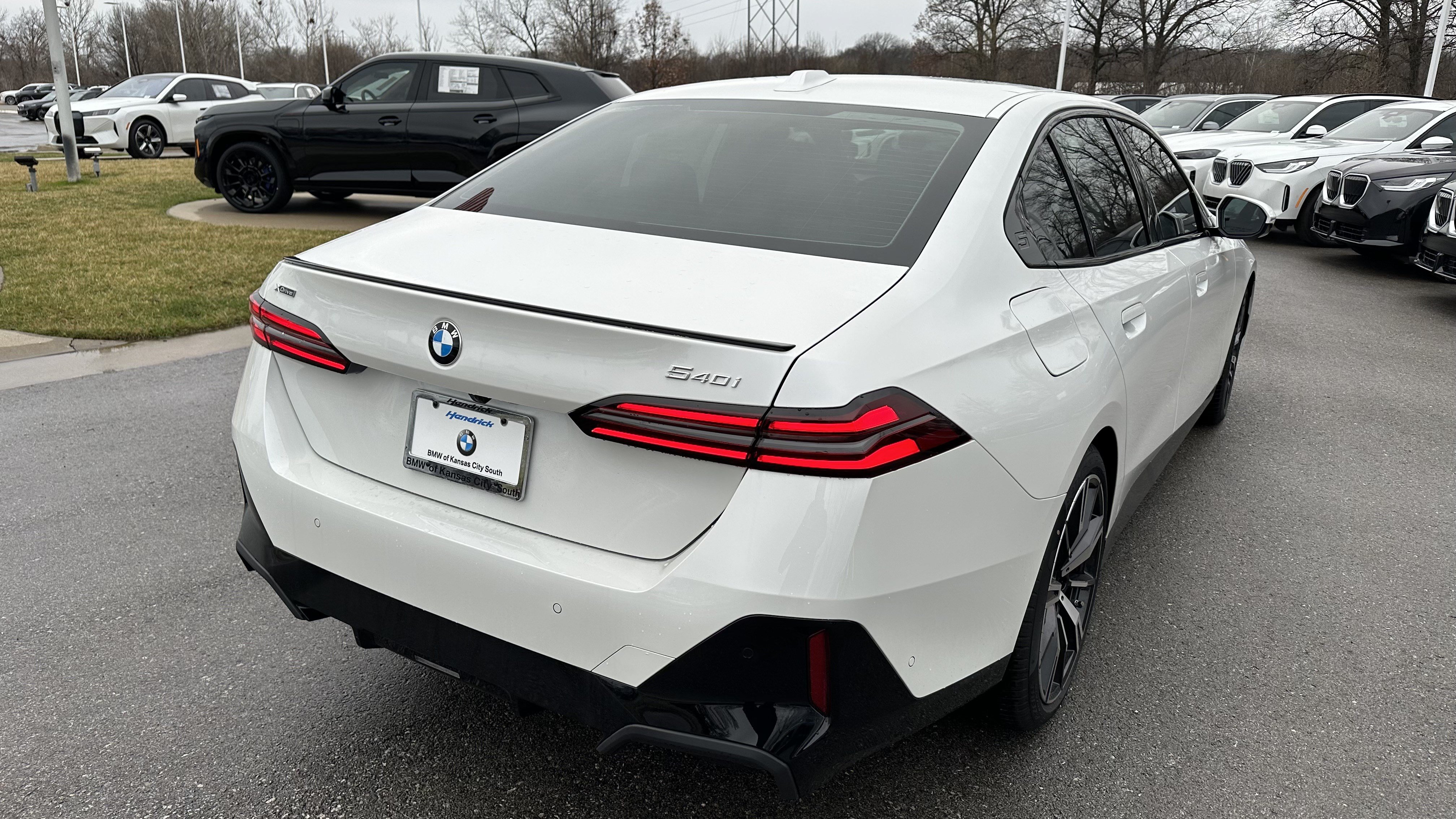 New 2026 BMW 540i xDrive w/ M Sport Package AWD/4WD image 10