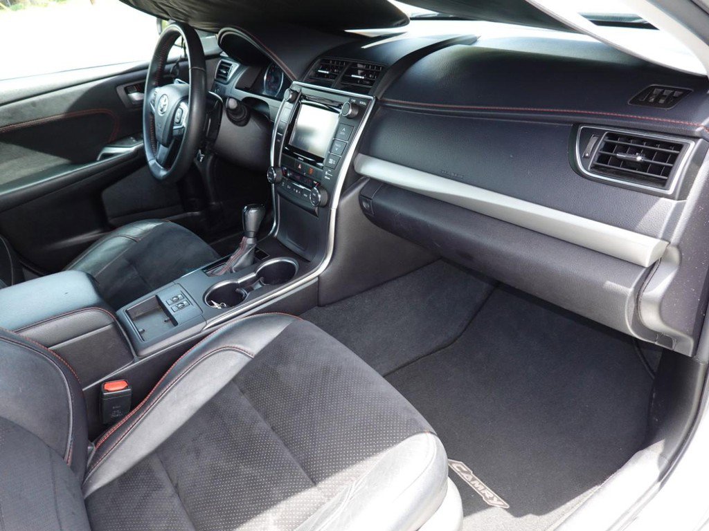 Used 2016 Toyota Camry XSE w/ Moonroof Package FWD image 21