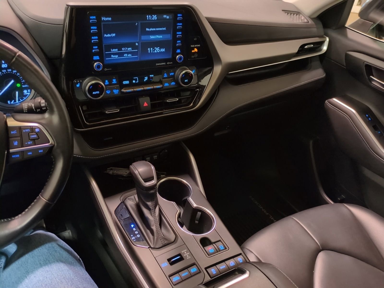 Used 2021 Toyota Highlander XLE image 19