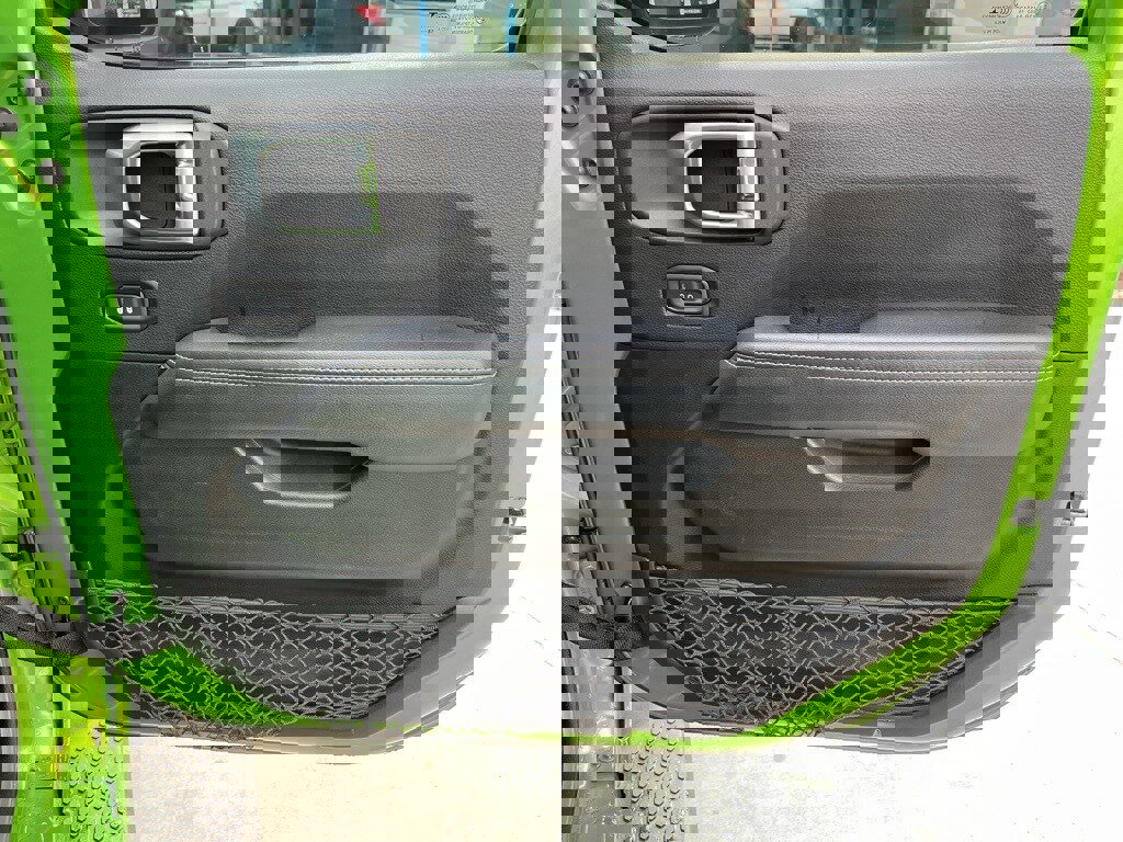 Used 2018 Jeep Wrangler Unlimited Sahara image 27