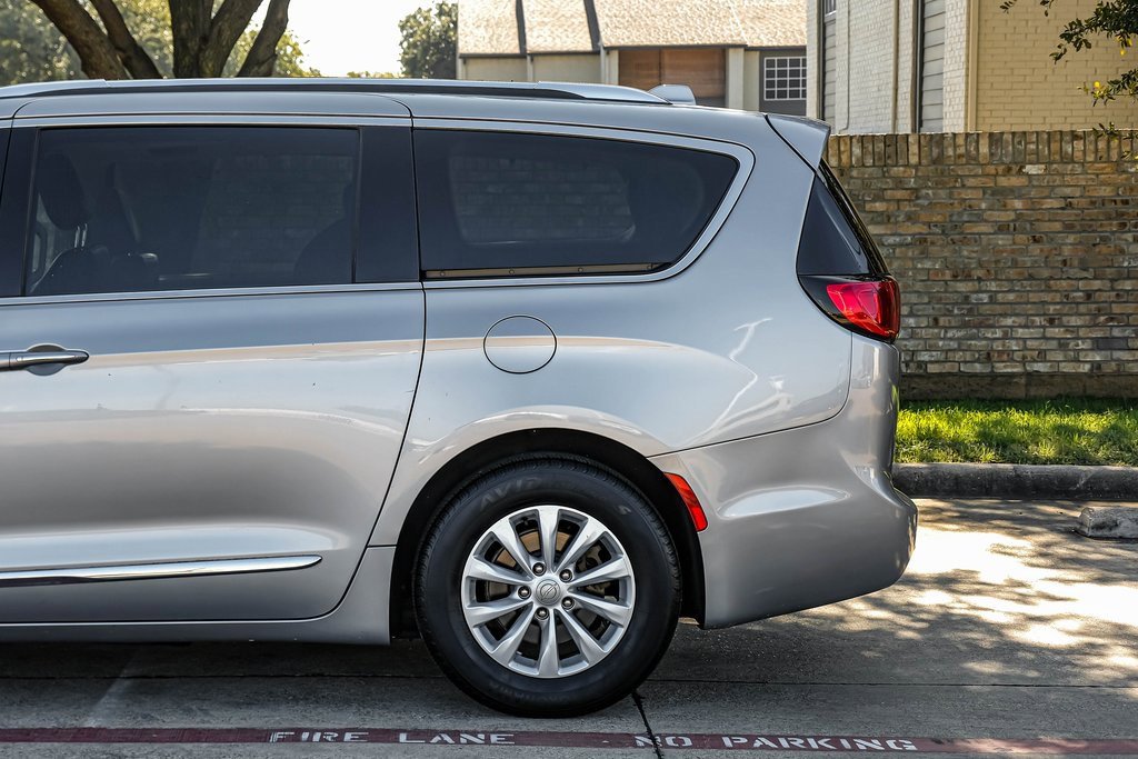 Used 2019 Chrysler Pacifica Touring-L image 20