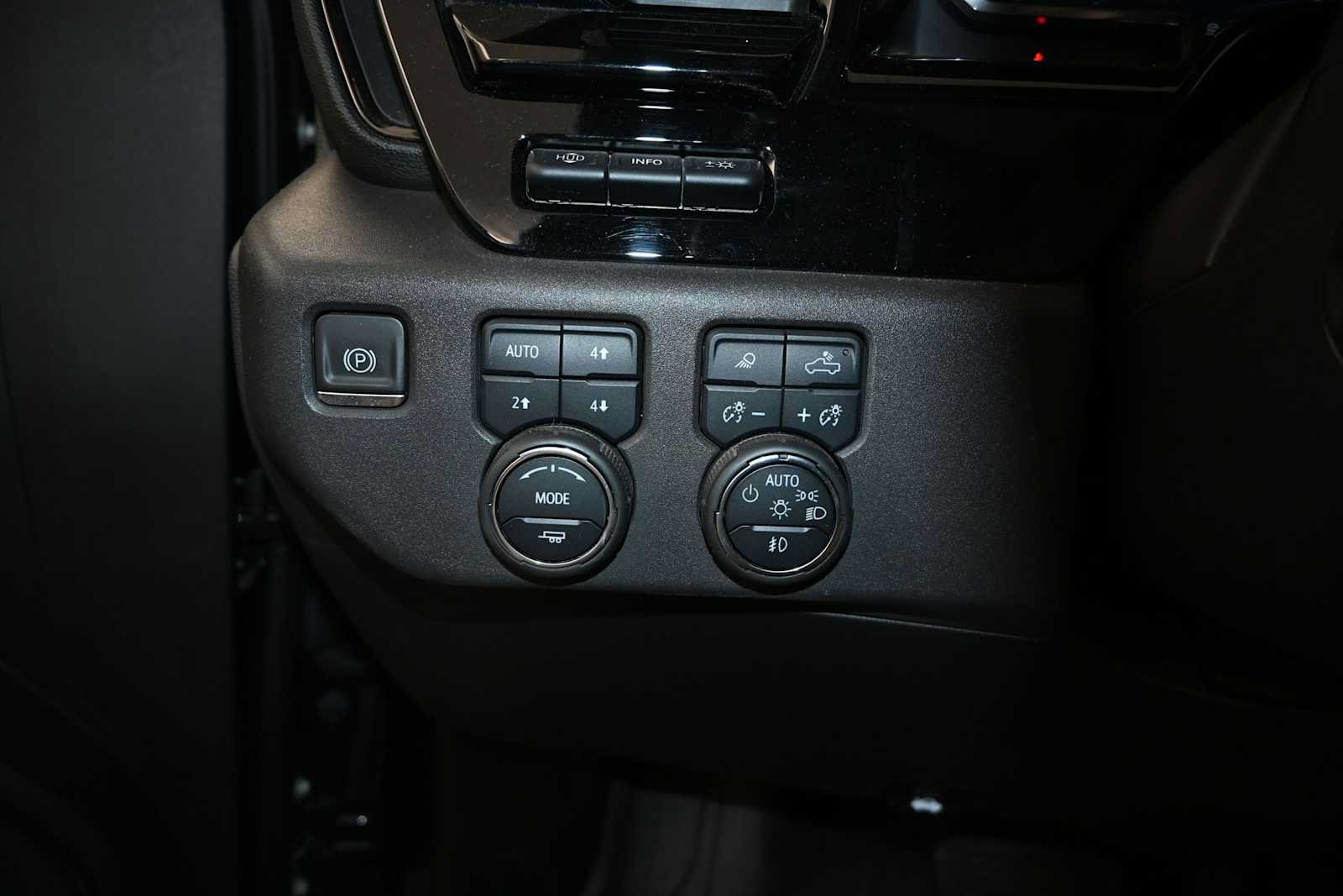 Used 2022 Chevrolet Silverado 1500 ZR2 w/ Technology Package AWD/4WD image 15