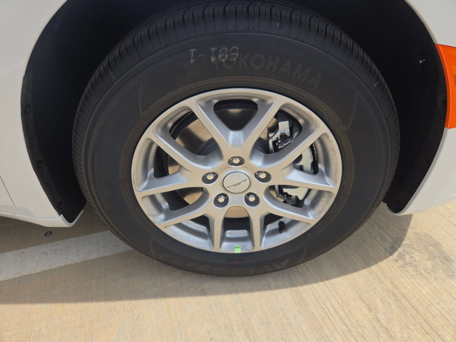 New 2027 Chrysler Pacifica Select FWD image 25