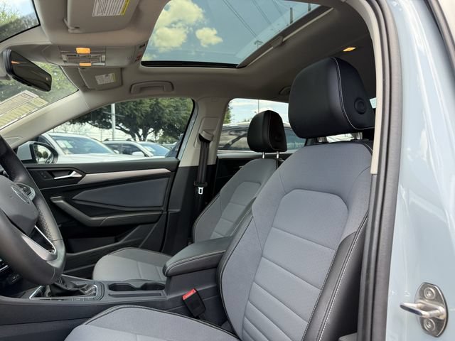 Used 2026 Volkswagen Jetta SE FWD image 22