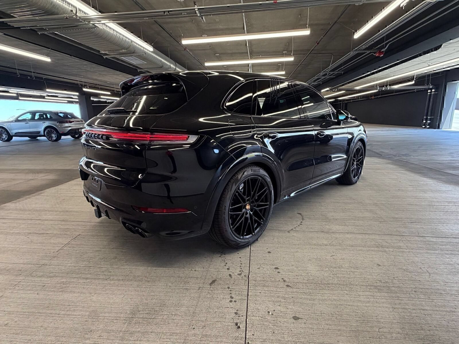 Certified 2025 Porsche Cayenne GTS AWD/4WD image 4
