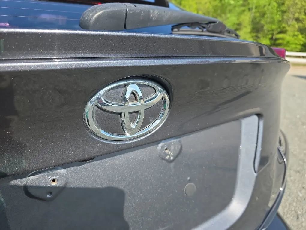 Used 2020 Toyota C-HR LE FWD image 10
