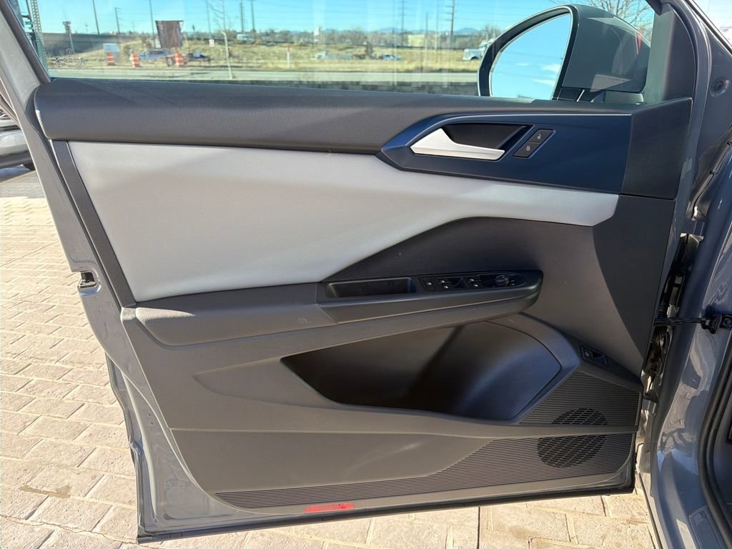 Certified 2022 Volkswagen Taos SE w/ Panoramic Sunroof Package image 12