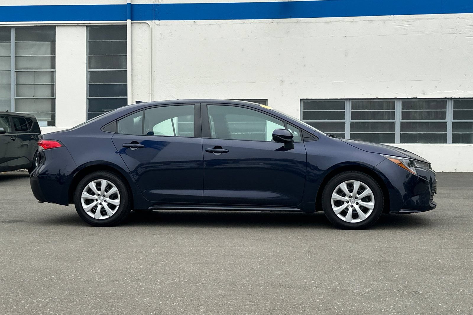 Used 2023 Toyota Corolla LE FWD image 4