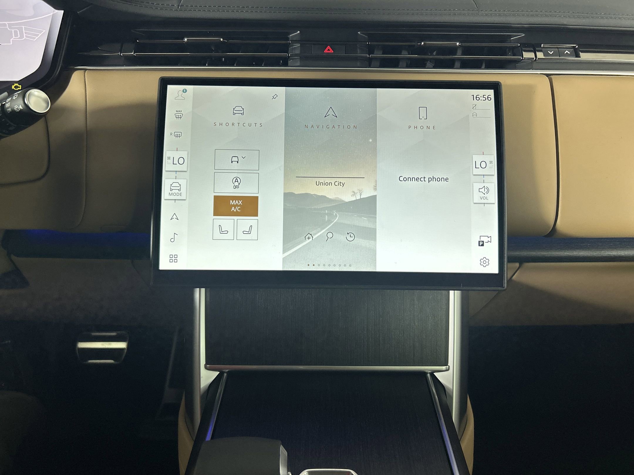 New 2025 Land Rover Range Rover SE image 21