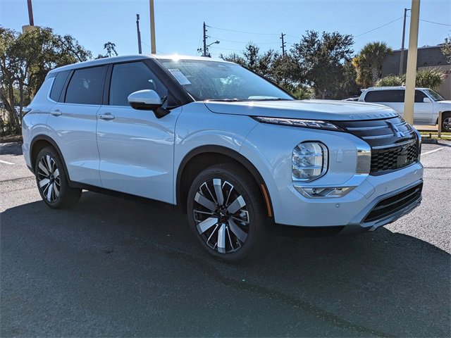 New 2025 Mitsubishi Outlander SE image 3