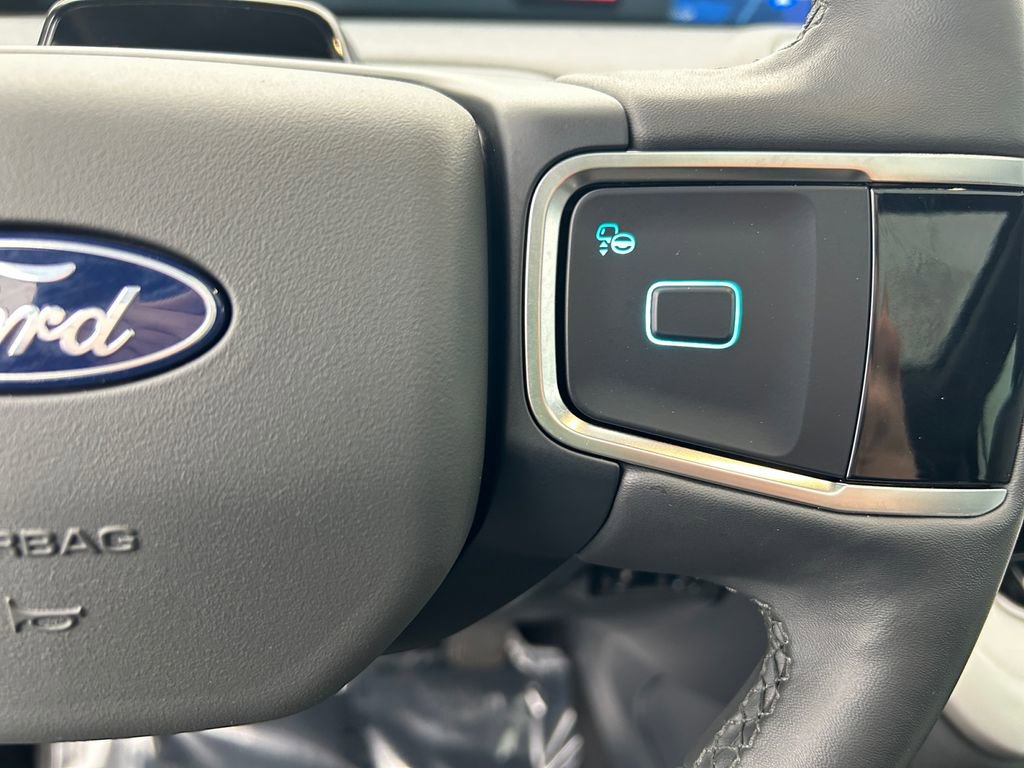 Used 2025 Ford Expedition Active image 18