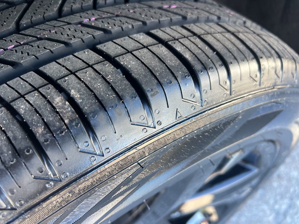 Used 2023 Volkswagen Tiguan SE R-Line image 9