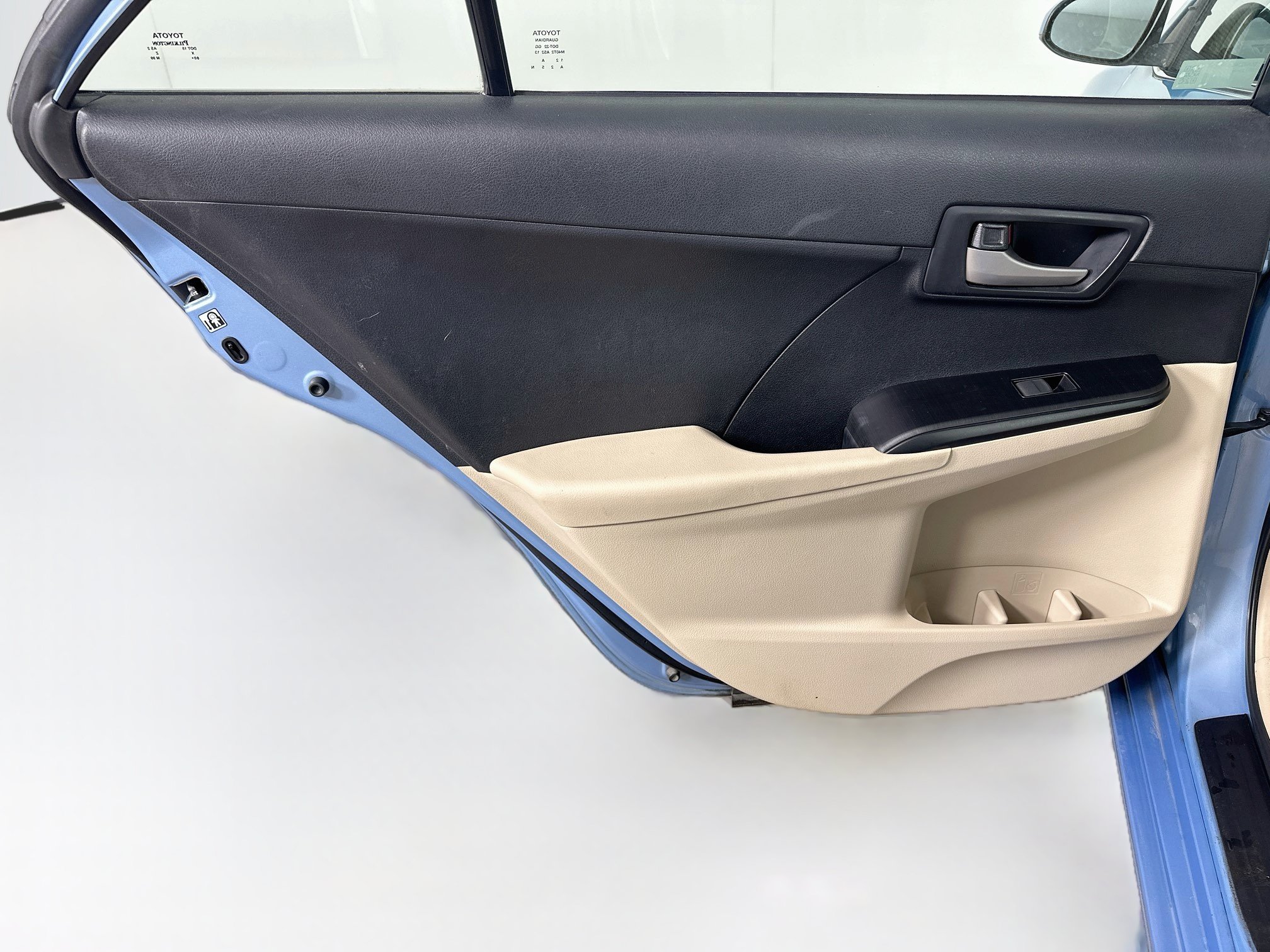 Used 2013 Toyota Camry LE FWD image 24