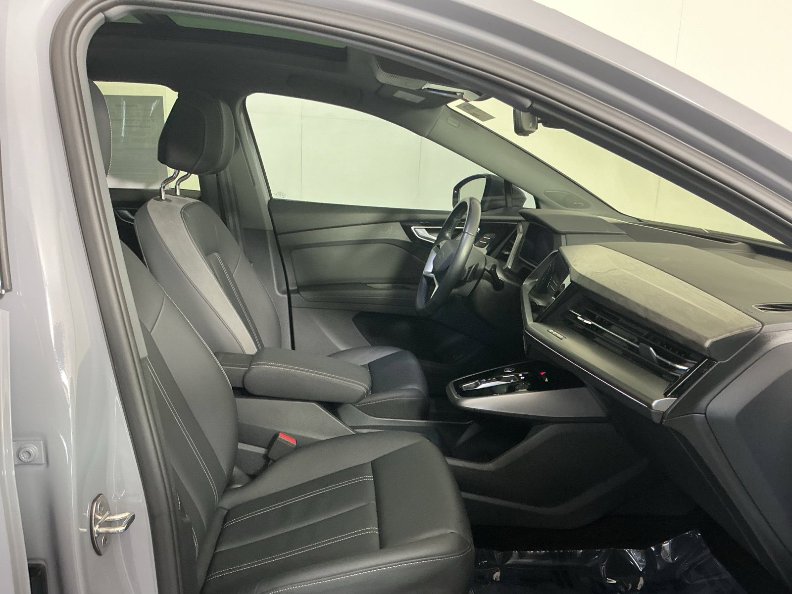 Used 2024 Audi Q4 e-tron Prestige w/ Black Optic Package AWD/4WD image 17