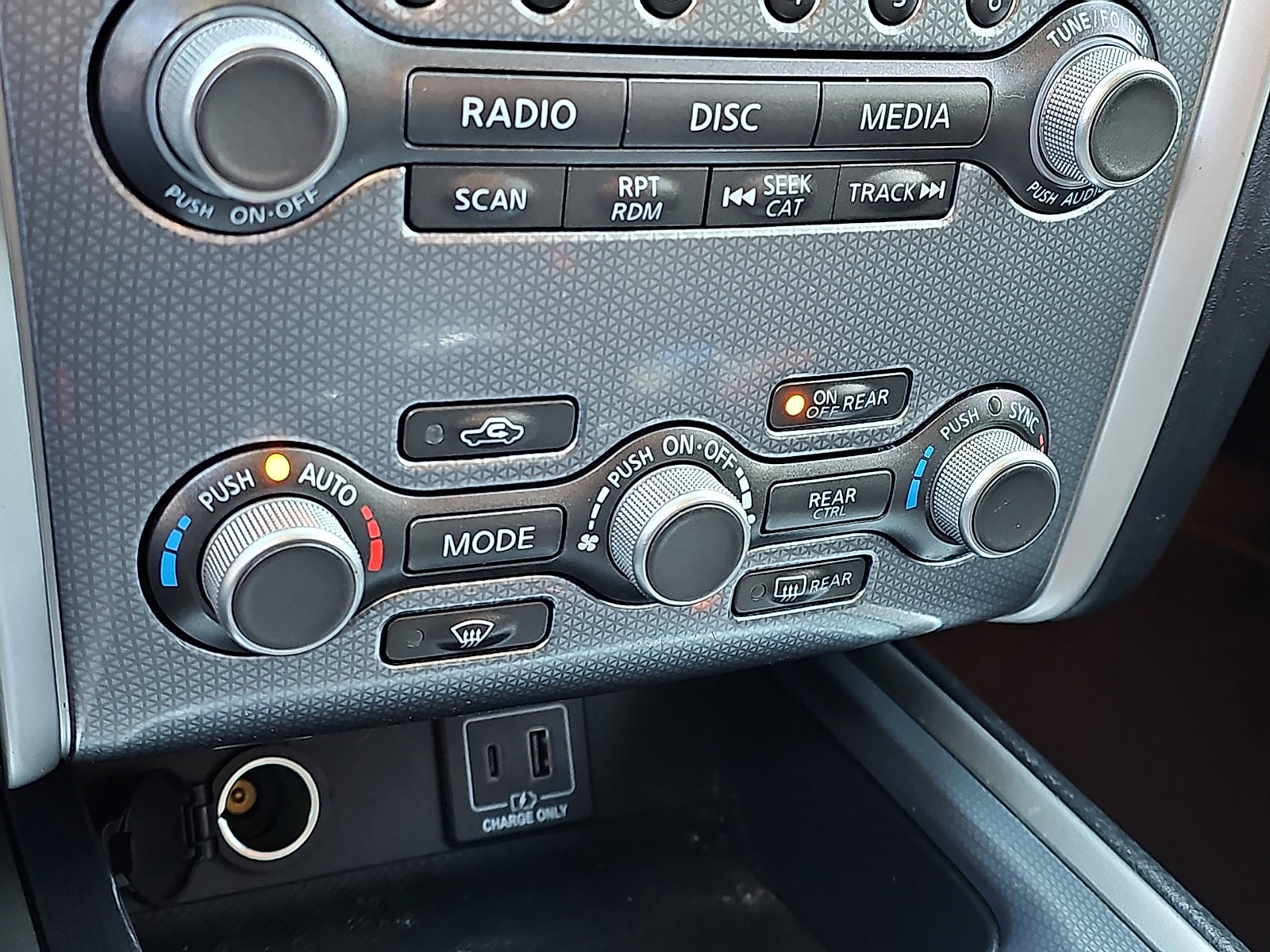 Used 2020 Nissan Pathfinder SL image 17