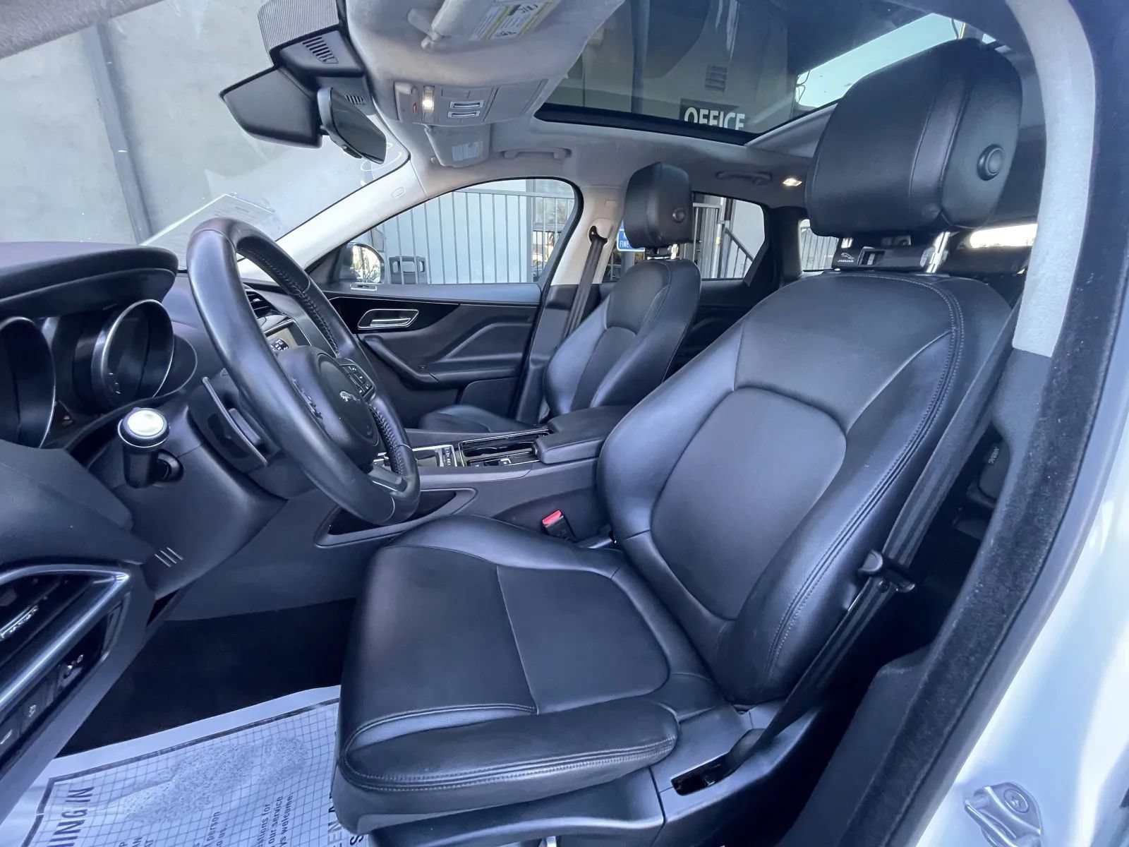 Used 2019 Jaguar F-PACE Premium AWD/4WD image 11