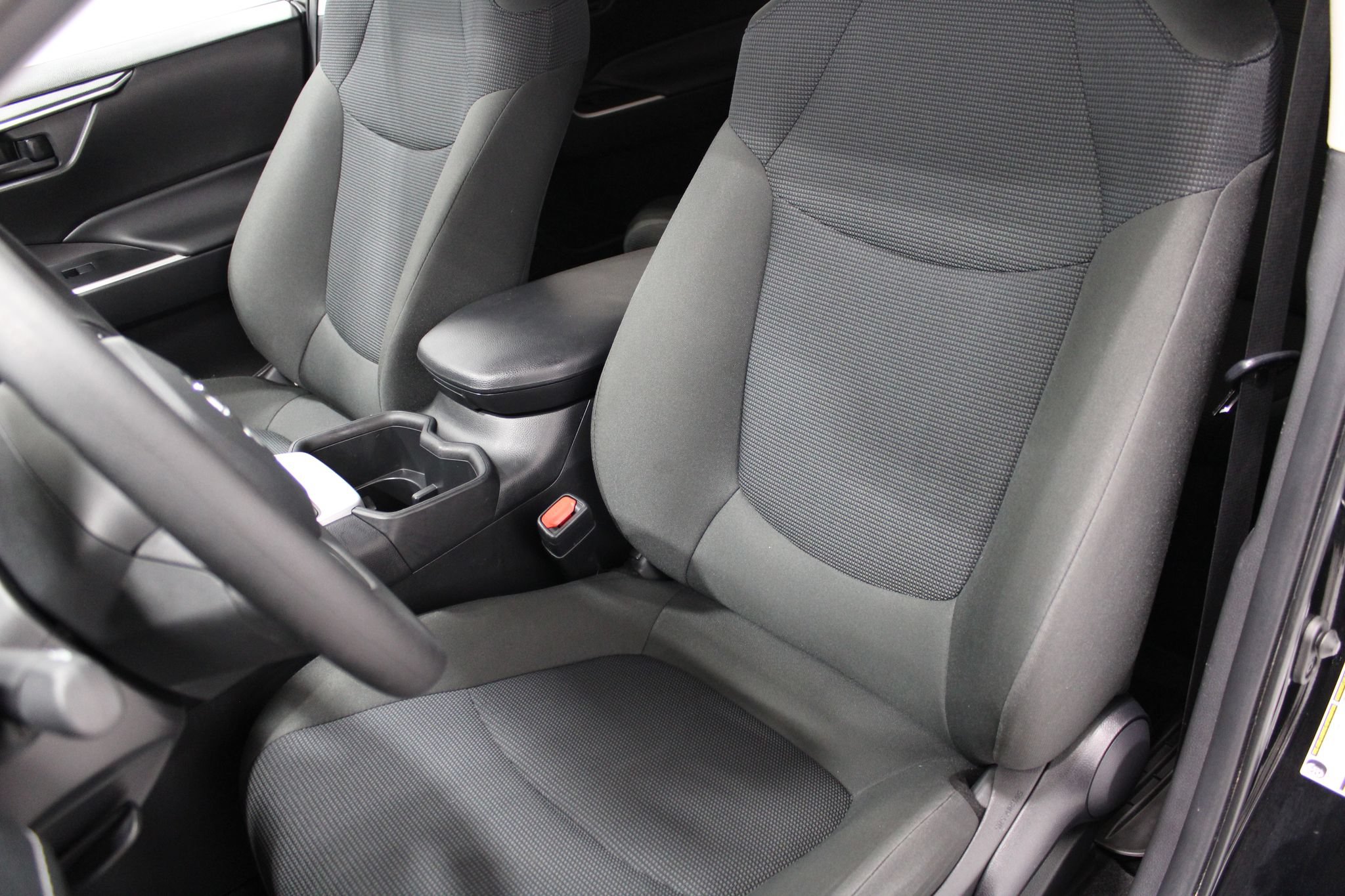 Used 2024 Toyota RAV4 LE AWD/4WD image 14