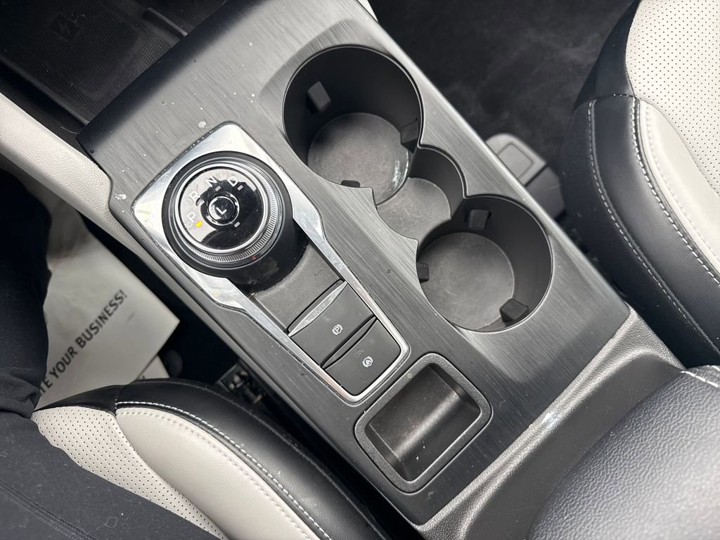 Used 2025 Ford Escape Platinum image 35